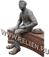 Памятник народному артисту СССР Ю. В. Никулину в городе Демидове Смоленской области. Изготовление скульптур на заказ в Москве.