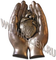 Изготовление скульптурной композиции из меди "Руки и Сердце" для памятника. Скульптурные работы на заказ. Создание скульптур из бронзы и меди.